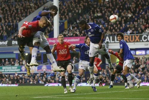 欧冠首轮穆里尼奥球队遭遇战术困境 球迷热议挑战